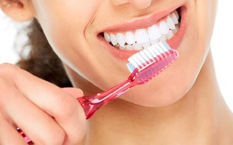 Chớ đánh răng theo 4 kiểu này mà làm hư răng