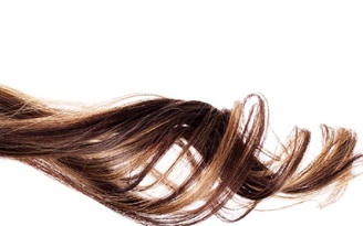 Người phụ nữ nuôi tóc dài gần 1,8 mét sau 15 năm không cắt tóc