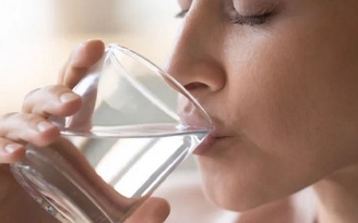 Nước lạnh, nước mát và nước nóng, loại nào uống tốt cho sức khỏe hơn?