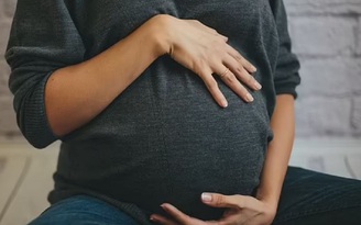 Mỹ: Con dâu cắt bỏ tử cung, mẹ chồng mang thai hộ và sinh cháu nội