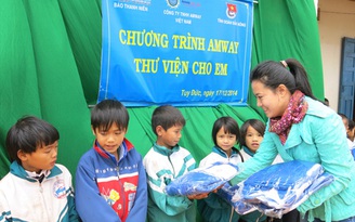 Tặng thư viện sách, áo ấm cho học sinh nghèo ở Đắk Nông