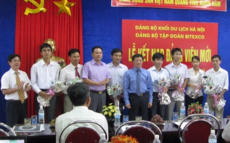 Những nắm tay thề
