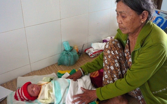 Một bé sơ sinh bị bỏ rơi