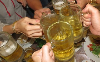 Tiếp tục đề xuất quy định cấm bán rượu bia sau 22 giờ