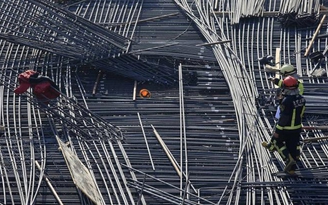 Sập tường đang xây ở Trung Quốc, 10 người chết