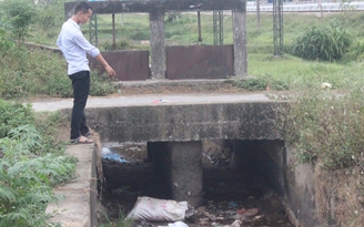 Phát hiện thi thể bé sơ sinh còn nguyên rốn trong cống thoát nước