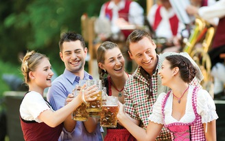 Trải nghiệm mùa hè ‘không ngủ’ cùng lễ hội bia Oktoberfest tại Munich