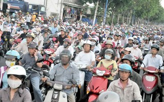 Sẽ trình Chính phủ xem xét bỏ phí bảo trì đường bộ với xe máy