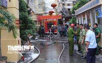Cháy căn hộ cho thuê giữa trung tâm Sài Gòn, nhiều khách nước ngoài tháo chạy