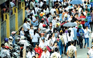 Hà Nội quá tải trường học và bệnh viện