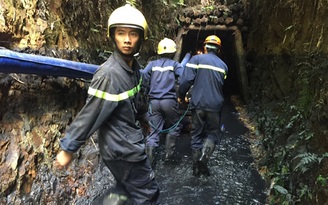 Sập mỏ than ở Hòa Bình: Bơm nước để hút bùn, tìm 2 người mất tích