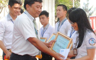 Trao học bổng Nguyễn Thái Bình - Báo Thanh Niên