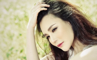 Hồ Quỳnh Hương tặng quà Tết cho fan