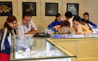 ‘Sóng lạ’ trên thị trường vàng
