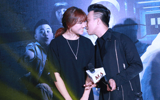 Trấn Thành, Hari Won ‘một bước không rời’ trong buổi ra mắt phim tại Hà Nội