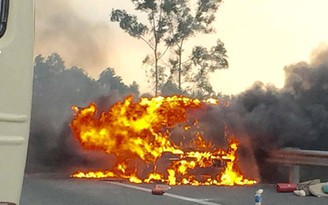 Bất an vì xe tự bốc cháy: Nghi vấn cháy xe do xăng dầu