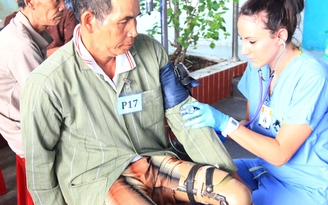Hạnh phúc đến từ những chiếc chân giả