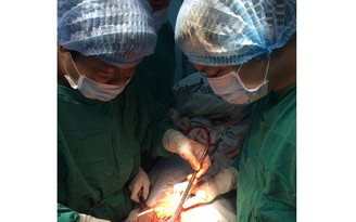 Thiếu nữ 20 tuổi bị chồng đâm thủng tim