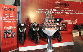 Uống Café Phố, vi vu phố với 33 xe Honda Vision