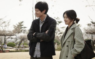 Kang Dong Won kể chuyện đóng phim bị mảnh kính cứa vào cổ