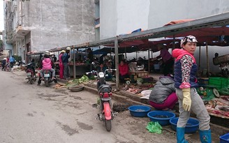 Ngang nhiên họp chợ trái phép trong khu dân cư