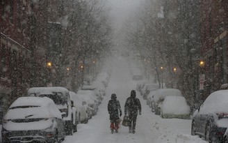 Đông bắc Mỹ chìm trong bão tuyết