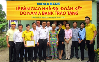 Nam A Bank trao tặng nhà đại đoàn kết cho các hộ nghèo ở tỉnh Kiên Giang