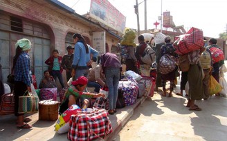 Hàng ngàn người Myanmar sang Trung Quốc lánh nạn