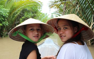 Dòng máu Việt rạng danh ở đấu trường quốc tế: Hai chị em bơi nghệ thuật nổi tiếng ở Hungary
