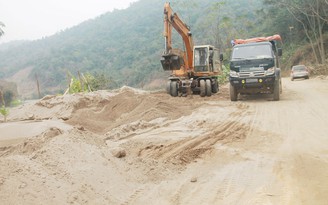 Tỉnh không đồng ý, huyện vẫn cho khai thác cát trên sông