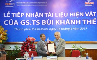 Tiếp nhận 2.400 tài liệu, hiện vật của GS Bùi Khánh Thế