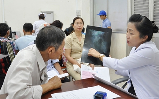 Thiếu bảo hiểm y tế, bệnh nặng dễ đổ nợ