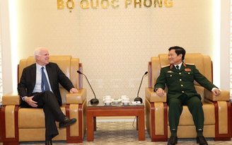 Bộ trưởng Bộ Quốc phòng tiếp đoàn Ủy ban Quân vụ Thượng viện Mỹ