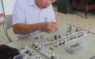 Tiếp nhận 8 kg tiền đồng cổ đào được trong Vườn quốc gia Vũ Quang