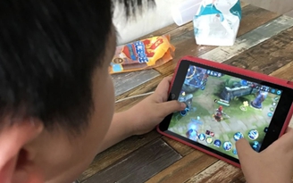 Cô gái bị mù một mắt vì chơi game vô độ và quy tắc 20-20-20