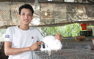 ‘Trai đẹp’ làm nông: Chữ ‘duyên’ với con thỏ