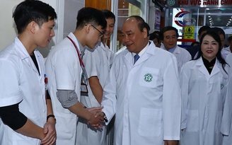 Ngày Thầy thuốc Việt Nam: Đội ngũ y, bác sĩ là 'những người anh hùng thầm lặng'