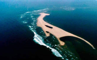 Vì sao xuất hiện đảo cát ở biển Hội An?