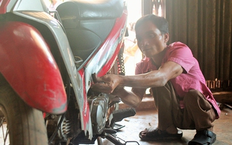 'Thằng Phơi thực sự biết sửa xe máy': Câu chuyện truyền cảm hứng!