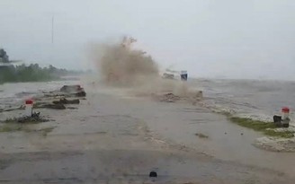 Đê biển hơn 300 tỉ đồng ở Hà Tĩnh bị sạt lở do mưa lũ