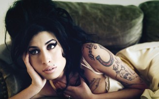Hé lộ những ngày cuối đời đầy bi kịch của diva Amy Winehouse