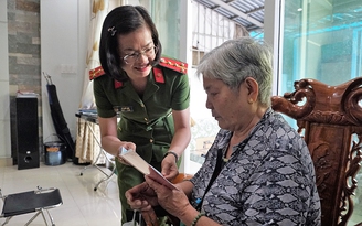 Công an quận 9, TP.HCM giúp dân: 'Tết này, tôi có giấy tờ'