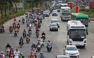 Không bị kẹt xe, người miền Tây 'thong dong' hơn khi về Sài Gòn mồng 6 Tết