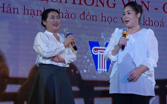 NSND Hồng Vân đón nhận cả trăm học trò mới