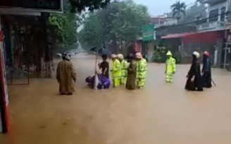 Cư dân mạng quan tâm: Lào Cai ngập nặng