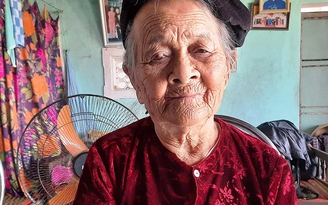 Mẹ Việt Nam anh hùng 94 tuổi 2 lần lên phường góp tiền chống Covid-19