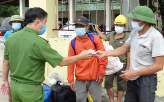 Mắc kẹt trong tâm dịch: Lúng túng 'bài toán' đi - ở