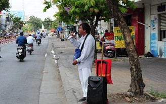 Hỗ trợ người bán vé số sẽ được khấu trừ thuế