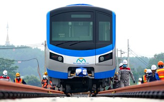 Tàu metro Bến Thành - Suối Tiên đã chạm đường ray