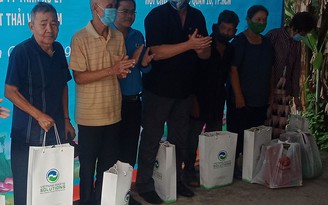 VWS tặng quà, khám bệnh cho hơn 300 hộ dân ở H.Bình Chánh